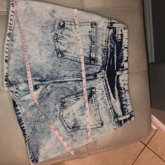 Forever 21 jean shorts - Picture 3 of 5